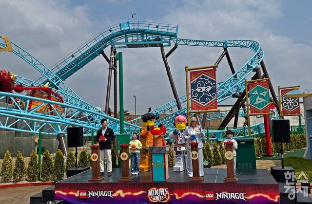 레고랜드는 10일 강원도 춘천 레고랜드에서 이순규 레고랜드 코리아 대표, 피오나 이스트우드 멀린 엔터테인먼트 대표(CEO), 론 벤시온 레고랜드 코리아 이사, 토니 클렘슨 주한영국대사관 무역투자 상무참사관 토니 등과 춘천 지역 어린이들이 참가한 가운데 오픈 행사를 진행했다. /강상헌 기자