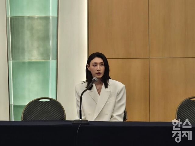 김연경이 14일 서대문구 홍은동 스위스 그랜드호텔에서 열린 도드람 2024-2025 V리그 시상식 직후 공식 기자회견을 하고 있다. /박종민 기자