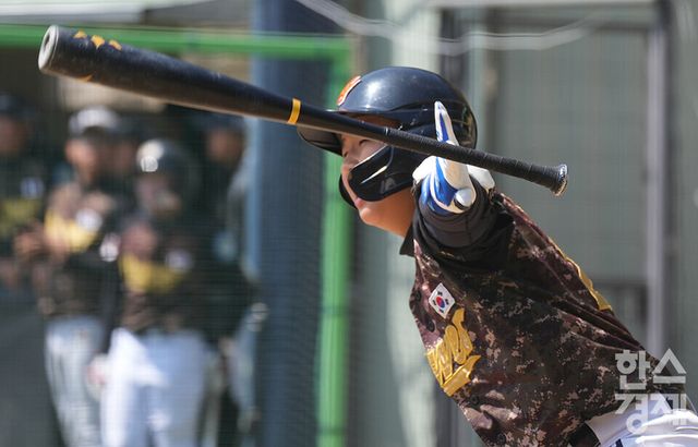 15일 충청남도 서천군 레포츠야구장에서 한국스포츠경제와 한스경제가 주최하고 대한유소년야구연맹이 주관하는 '제9회 한국컵 전국유소년아구대회'가 열렸다. 유소년(청룡)리그 아산시 유소년야구단 주우진 선수가 시흥시와의 준결승전 3회초 무사 1루 상황서 1루 주자를 홈으로 불러들이는 안타를 치고 있다. /서천=최대성 기자 dpdaesung@sporbiz.co.kr 2025.04.15.