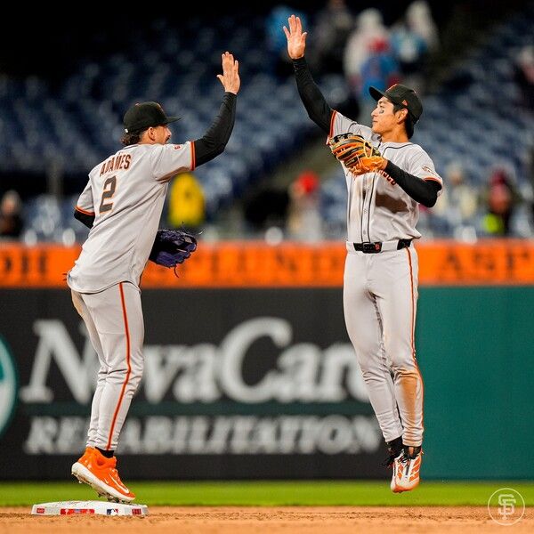 샌프란시스코 자이언츠 이정후(오른쪽). /구단 페이스북