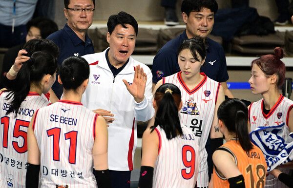 강성형 한국 올스타 감독. /한국배구연맹 제공