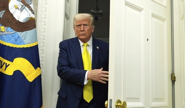 국제사회를 상대로 무차별적인 관세 폭탄을 쏟아내던 도널드 트럼프 미국 대통령이 지난 9일(현지시간) 돌연 90일간 유예로 입장을 바꿨다. / 연합