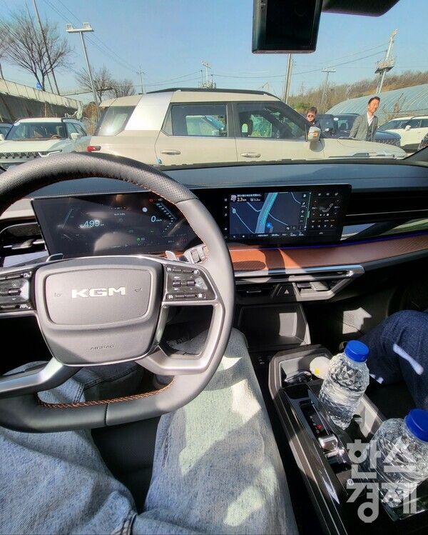 토레스 하이브리드 운전석/ 최창민 기자