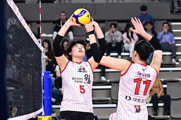 한국-태국 올스타 슈퍼매치에 나선 김다은(왼쪽)과 김세빈. /한국배구연맹 제공