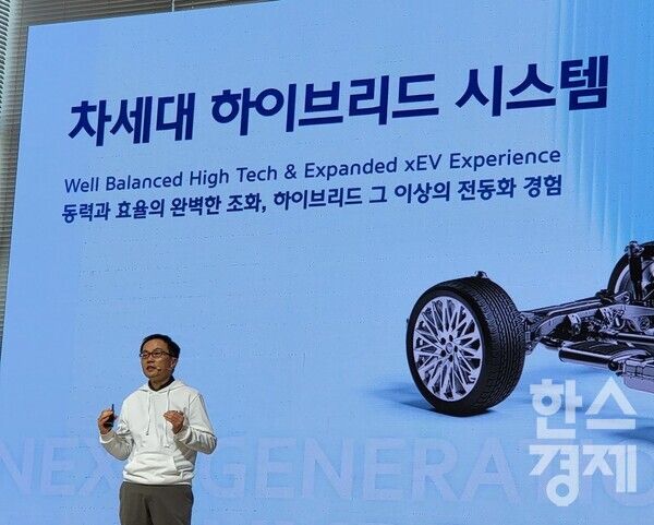 지난 10일 서울 중구에 위치한 크레스트 72에서 열린 ‘차세대 하이브리드 시스템 테크 데이’에서 한동희 현대자동차그룹 전동화개발담당 부사장이 발언하고 있다./ 최창민 기자
