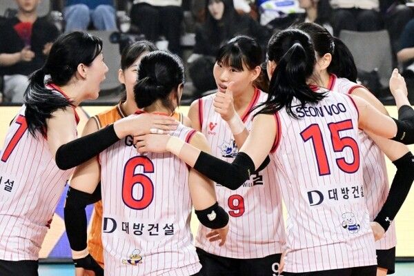 한국 여자배구 올스타 선수들이 모여 있다. /한국배구연맹 제공