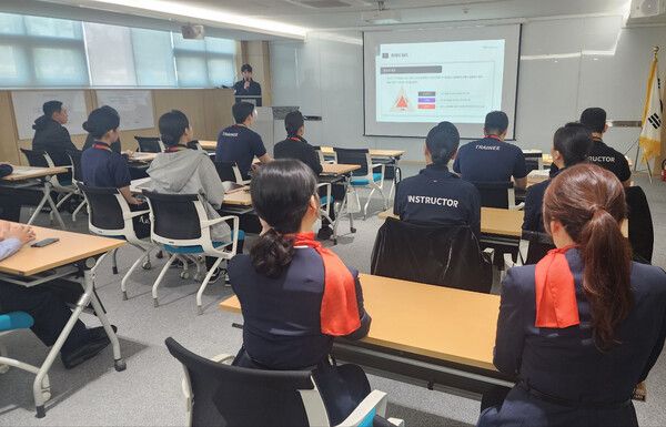 에어프레미아는&nbsp;18일 인천국제공항공사와 화재 및 응급상황에 대비한 모의훈련을 진행했다 / 에어프레미아