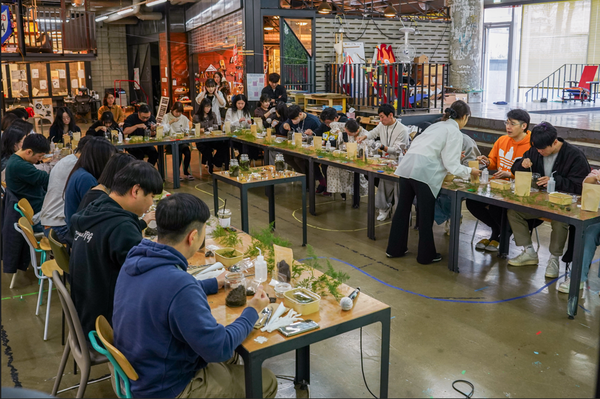 스마일게이트가 구성원 간의 유대감과 정서적 안정을 도모하기 위한 정기 조직문화 프로그램 시리즈 ‘더시즌즈’를 론칭했다./스마일게이트