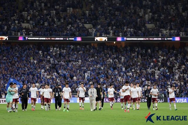 광주는 26일(한국 시각) 사우디아라비아 제다 킹 압둘라 스포츠 시티에서 열린 2024-2025 아시아축구연맹(AFC) 챔피언스리그 엘리트(ACLE) 알힐랄과 8강전에서 0-7로 완패했다. /한국프로축구연맹 제공