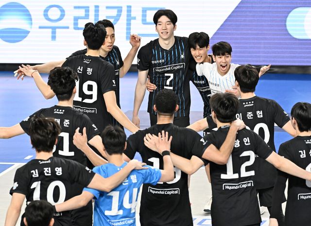 '트레블' 달성까지 단 1승만을 남겨둔 프로배구 V리그 남자부 현대캐피탈. /한국배구연맹 제공