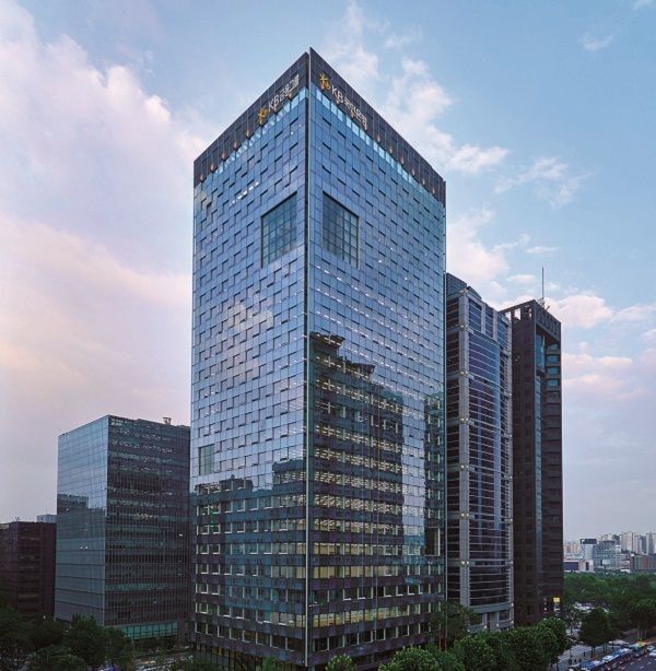 KB금융그룹이 오는 5월 15일 역대 최대 규모의 자기주식 1206만주를 소각한다고 30일 공시했다. /KB금융그룹 제공