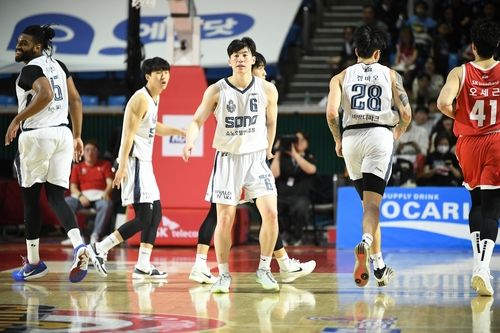 이정현(6번)을 비롯한 고양 소노 선수들의 모습. /KBL 제공