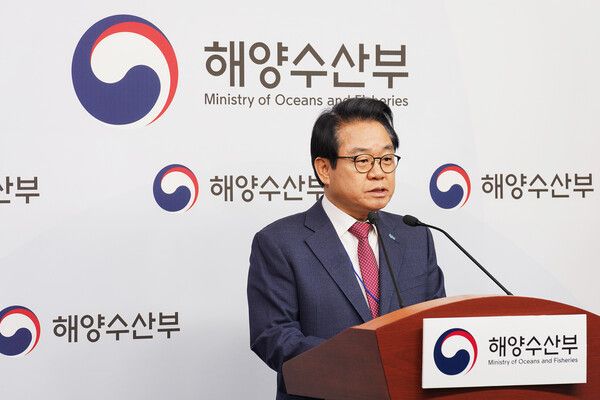 한국해양진흥공사 안병길 사장이 8일 정부 세종청사에서 해진공의 인공지능 전환(AX) 기반 해양산업 스마트 혁신 전략을 브리핑하고 있다./한국해양진흥공사