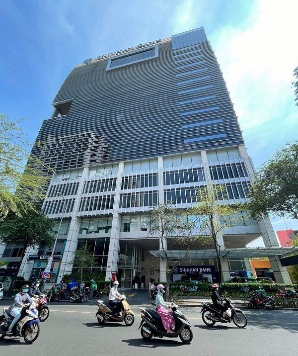 동남아시아 주요국 은행의 부실대출 규모가 급증하면서 해당 국가에 진출한 국내은행은 건전성 관리에 집중하고 있다. 신한베트남은행 모습. /신한은행 제공