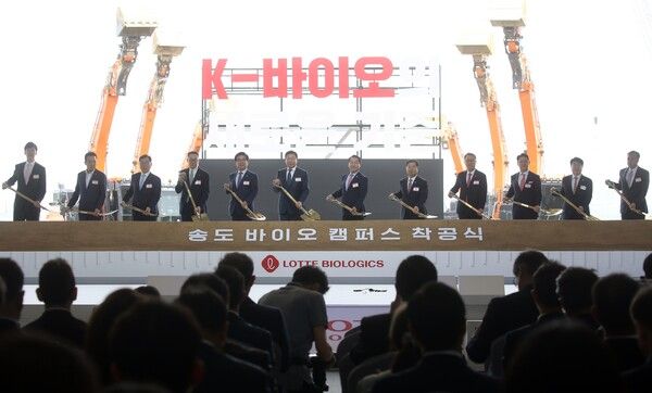 인천경제자유구역청은 지난 3월 12일 인천 송도국제도시에 입주해 있는 반도체 장비 회사 티오케이첨단재료의 신검사동 증축 준공식을 가졌다. /사진=인천경제청