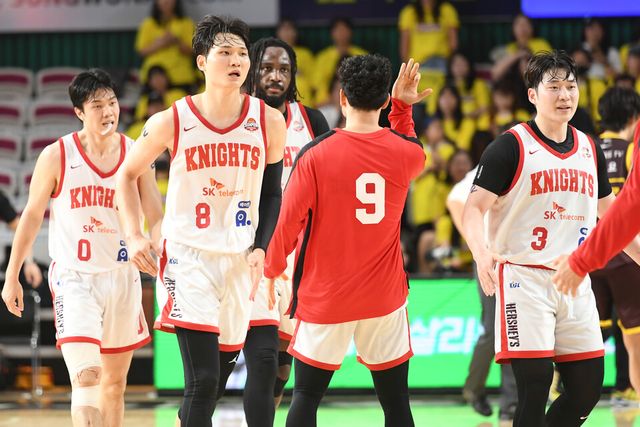 프로농구 서울 SK는 15일 오후 7시 창원체육관에서 열린 2024-2025 KCC 프로농구 챔피언결정(7전4승제) 7차전 창원 LG 원정 경기서 54-51로 승리했다. /KBL 제공