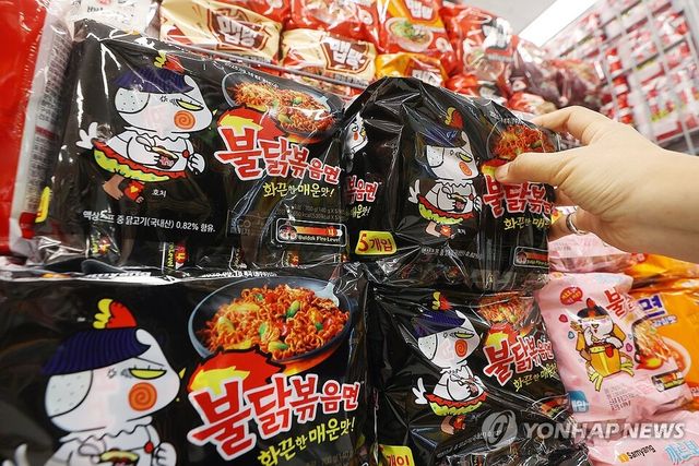 삼양식품이 1분기 역대 최대 실적에 힘입어 16일 장 초반 주가가 24% 넘게 급등했다. /연합뉴스