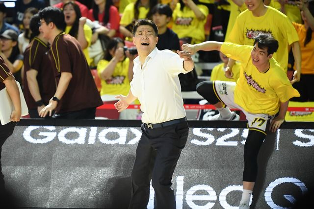 프로농구 창원 LG의 첫 우승을 이끈 조상현 감독. /KBL 제공