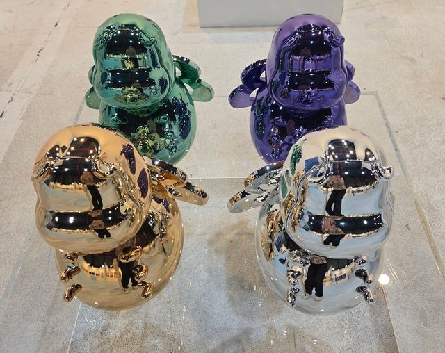 시슬리엘의 대표작 ‘벌 시리즈’. 인간과 자연의 공존을 꿀벌에 투영해 디지털 공간에 새긴 작품으로 블록체인 위에 ‘환경’을 구현한 상징적 시도다. “디지털도 병들 수 있다”는 작가의 경고가 담겨 있다.