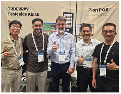 김혁균 대표(우측에서두번째)와 글로벌 식당 체인 임원/사진=먼슬리키친 제공