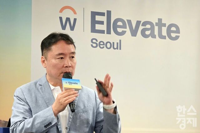 정응섭 워크데이코리아 지사장이 22일 서울 송파구 올림픽로 롯데호텔월드에서 열린 '워크데이 엘리베이트 서울 2025'에서 발언하고 있다./김종효 기자