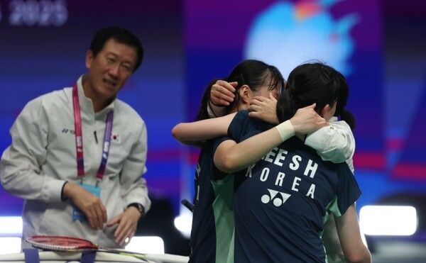 박주봉 감독과 한국 배드민턴 대표팀. /연합뉴스