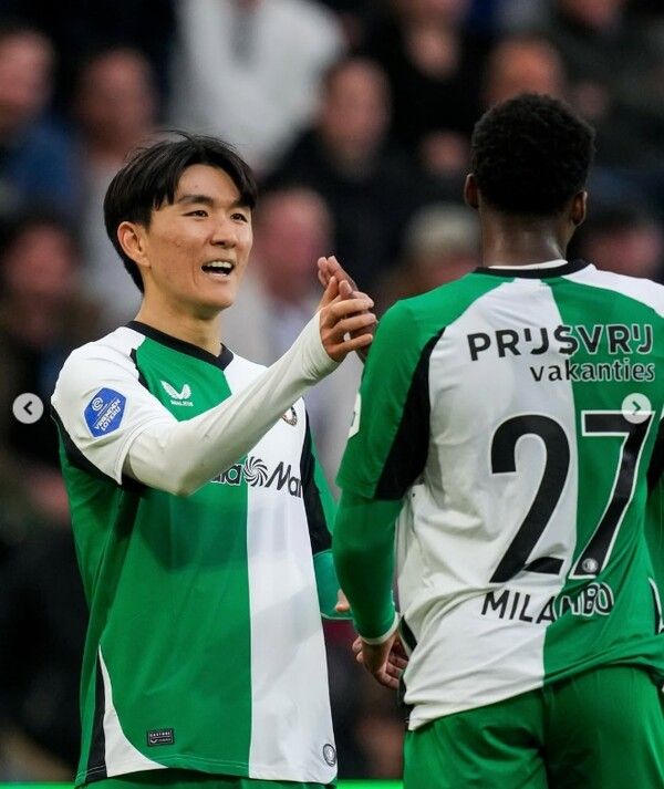 네덜란드 에레디비시에 페예노르트 황인범(오른쪽). /페예노르트 SNS