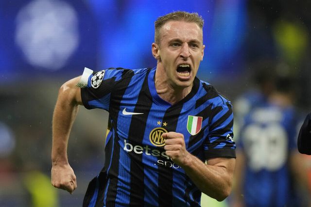 인터 밀란(이탈리아)은 7일&nbsp;이탈리아 밀라노의 산시로에서 열린&nbsp;유럽축구연맹(UEFA) 챔피언스리그(UCL)&nbsp;준결승 2차전 홈 경기서 연장 혈투 끝에&nbsp;FC바르셀로나(스페인)에 4-3 승리를 거뒀다. 결승 골을 터뜨린 다비데 프라테시. /연합뉴스