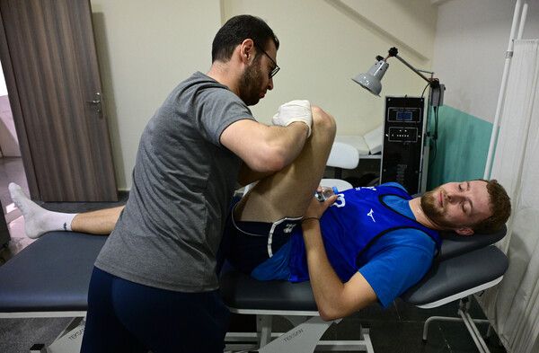 2025 KOVO 외국인 선수 트라이아웃에 참가한 선수가 메디컬 테스트를 받고 있다. /한국배구연맹 제공