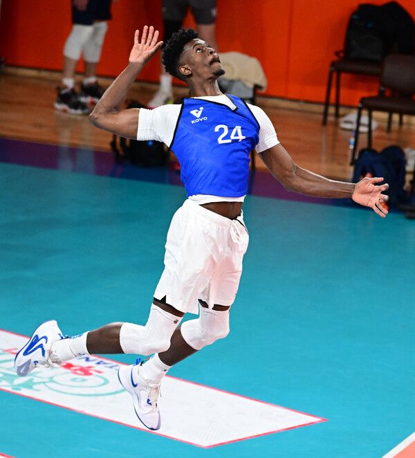 호세 마쏘가 7일(한국 시각) 튀르키예 이스탄불에서 열린 2025 KOVO 외국인 선수 트라이아웃 연습 경기에 임하고 있다. /한국배구연맹 제공