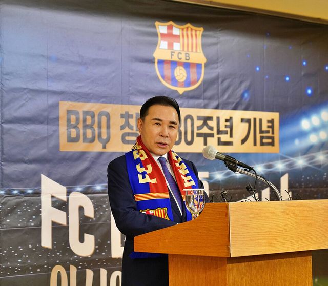 윤홍근 제너시스BBQ 회장 / 제너시스BBQ 제공