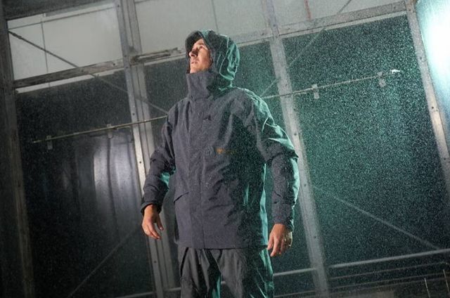 고어의 레인타워 테스트 모습. /고어코리아 제공