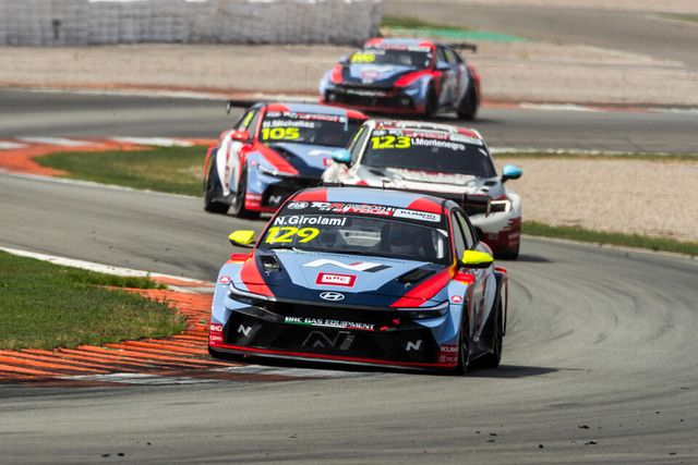 현대자동차 '더 뉴 엘란트라 N TCR(더 뉴 아반떼 N TCR)'이 지난 13일부터 15일(현지시각)까지 스페인 발렌시아 소재 '리카르도 토르모 서킷’에서 개최된 2025 TCR 월드투어 2라운드에서 우승을 차지했다./현대차