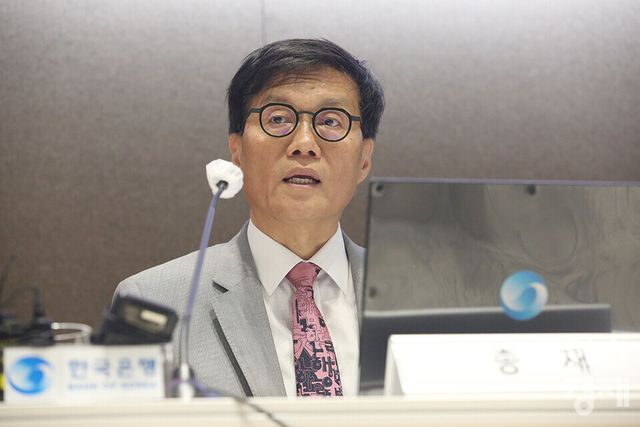 이창용 한국은행 총재가 18일 서울 중구 한국은행 별관에서 '가공식품, 주거비 등 생활물가 평가와 향후 주요물가 동인 점검'을 주제로 열린 2025 상반기 물가 설명회에 참석해 발언하고 있다. /최대성 기자 dpdaesung@sporbiz.co.kr 2025.06.18.&nbsp;