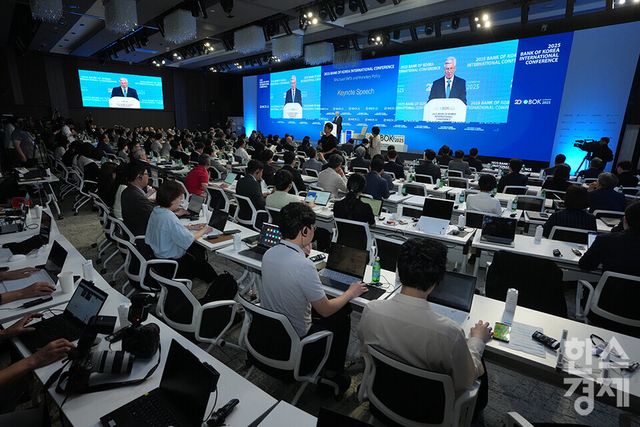 크리스토퍼 월러 연준 이사가 2일 오전 서울 중구 한국은행에서 열린 2025 BOK 국제컨퍼런스에 참석해 기조연설을 하고 있다. / 최대성 기자 dpdaesung@sporbiz.co.kr 2025.06.02.&nbsp;