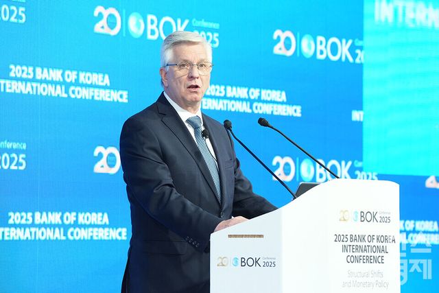 크리스토퍼 월러 연준 이사가 2일 오전 서울 중구 한국은행에서 열린 2025 BOK 국제컨퍼런스에 참석해 기조연설을 하고 있다. / 최대성 기자 dpdaesung@sporbiz.co.kr 2025.06.02.&nbsp;