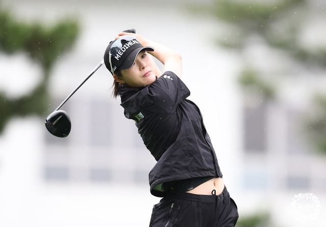 김나영이 티샷을 시도하고 있다. /KLPGA 제공