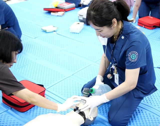 갑을구미재활병원이 간호사 및 간호조무사를 대상으로 한 실전형 CPCR 교육(심폐소생술 및 심폐정지 대응 교육)을 실시했다./KBI그룹