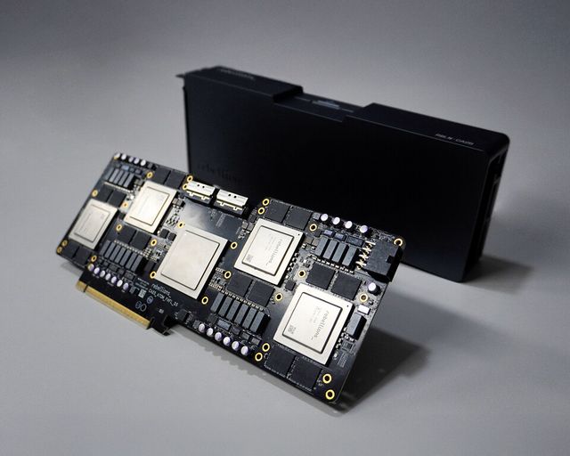 SK텔레콤은 자사 인공지능(AI) 서비스 에이닷에 AI 반도체 기업 리벨리온의 신경망처리장치(NPU)를 적용하기 위한 테스트를 진행 중이다. 사진은 리벨리온 아톰 맥스./리벨리온