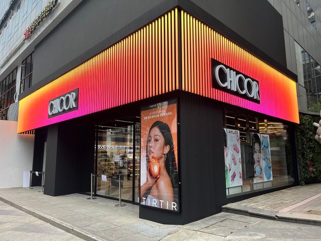 신세계백화점이 운영하는 프리미엄 뷰티 편집숍 '시코르(CHICOR)'가 플래그쉽 매장인 강남역점을 리뉴얼 오픈한다고 26일 밝혔다. / 시코르 제공&nbsp;