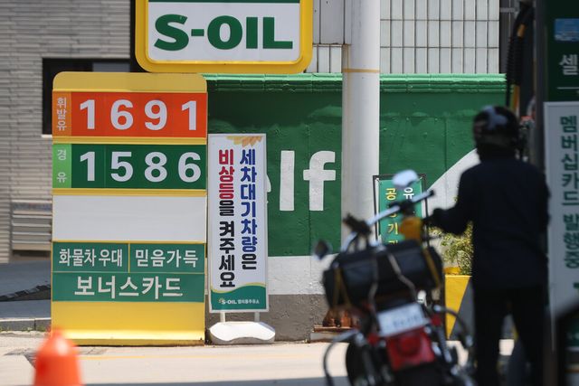 서울 시내 주유소 모습./ 연합