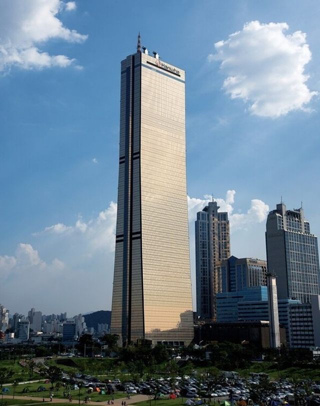 한화생명 63빌딩 본사 사옥 전경. 사진/한화생명