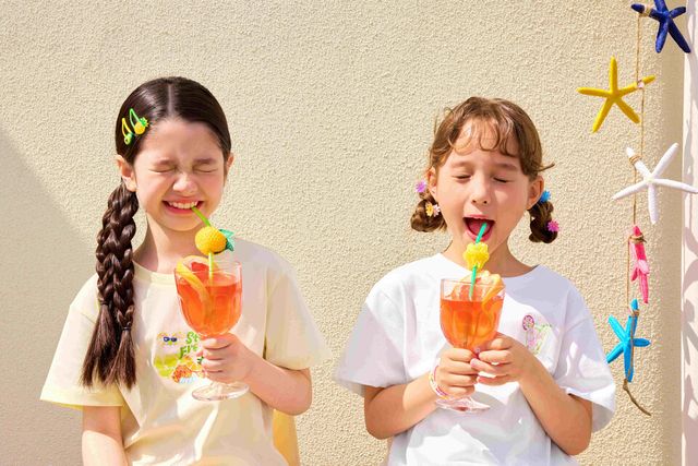 네파키즈가 이슬로 작가와 여름 화보를 공개했다. /네파키즈 제공