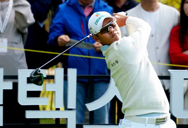 오클리 '레이다 플레이트' 문도엽 착용 컷. /오클리 제공