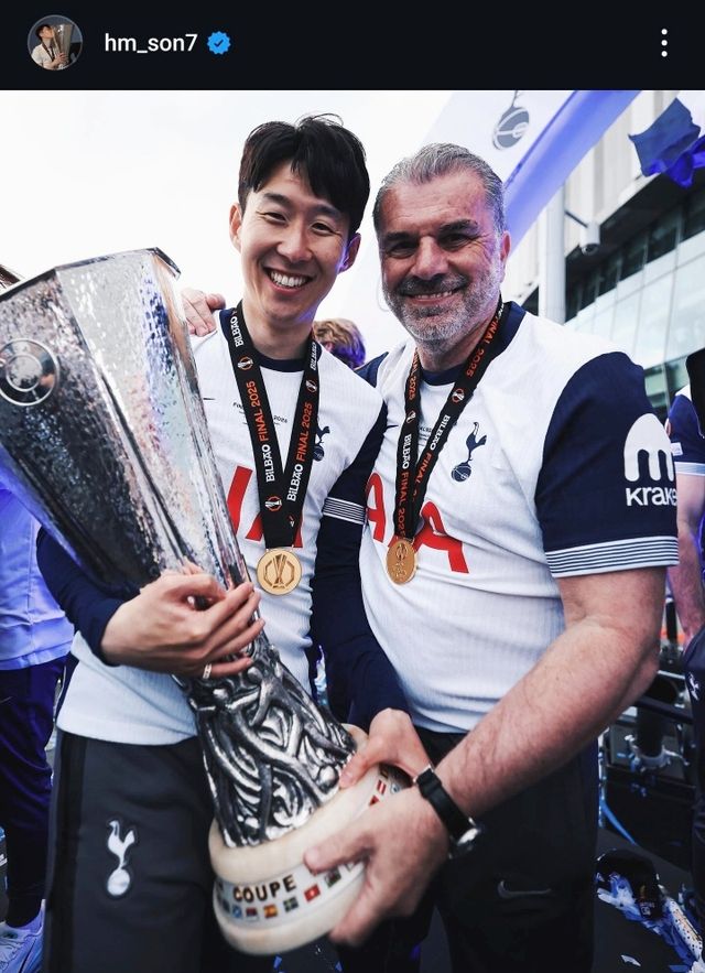 손흥민과 안지 포스테코글루 전 토트넘 홋스퍼 감독. /손흥민 SNS