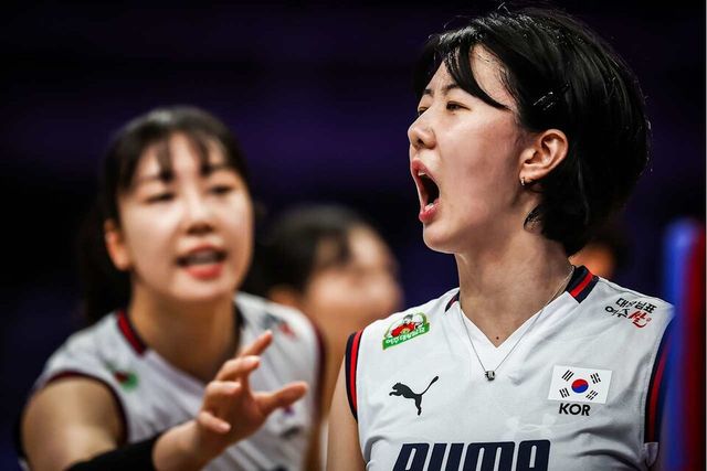 여자 배구 대표팀 주장 강소휘(오른쪽). /VNL 홈페이지