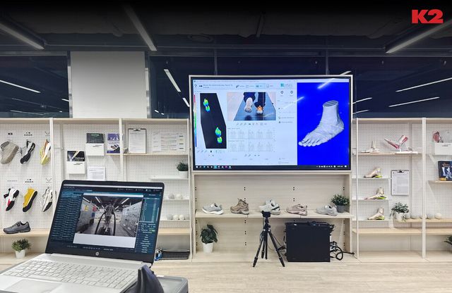 K2가 업계 최초로 발 측정부터 보행 분석, 신체 균형까지 종합적으로 진단해 맞춤형 제품을 추천하는 신체 측정 서비스 ‘케이랩 시그니처(K-LAB Signature)’를 공식 출시한다. /K2 제공