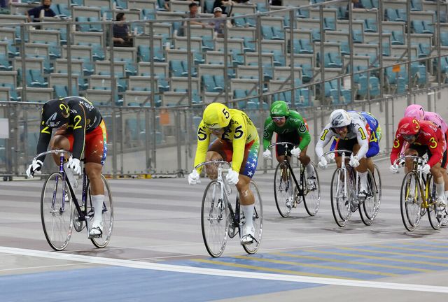 정종진(2번 검은색 유니폼)은 이번 왕중왕전에서 임채빈(5번 노란색 유니폼)을 그림 같은 추입으로 넘어서며 가장 먼저 결승선을 통과했다. /국민체육진흥공단 제공