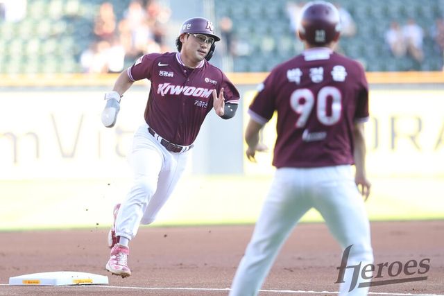 프로야구 키움 히어로즈가 10일 잠실야구장에서 열린 2025 신한 SOL뱅크 KBO리그 LG 트윈스 원정 경기서 4-3&nbsp;승리를 거뒀다. /키움 제공