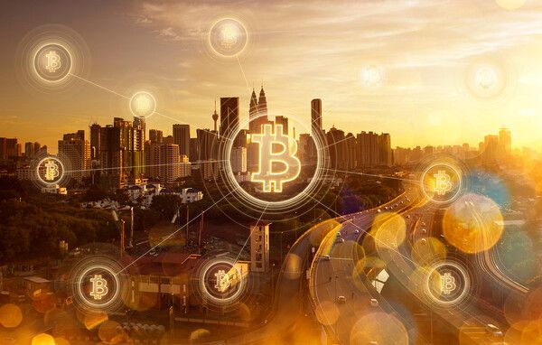 2008년 등장한 비트코인이 17년 만에 제도권에 공식 진입하며 투자 열풍을 이어가고 있다.&nbsp;